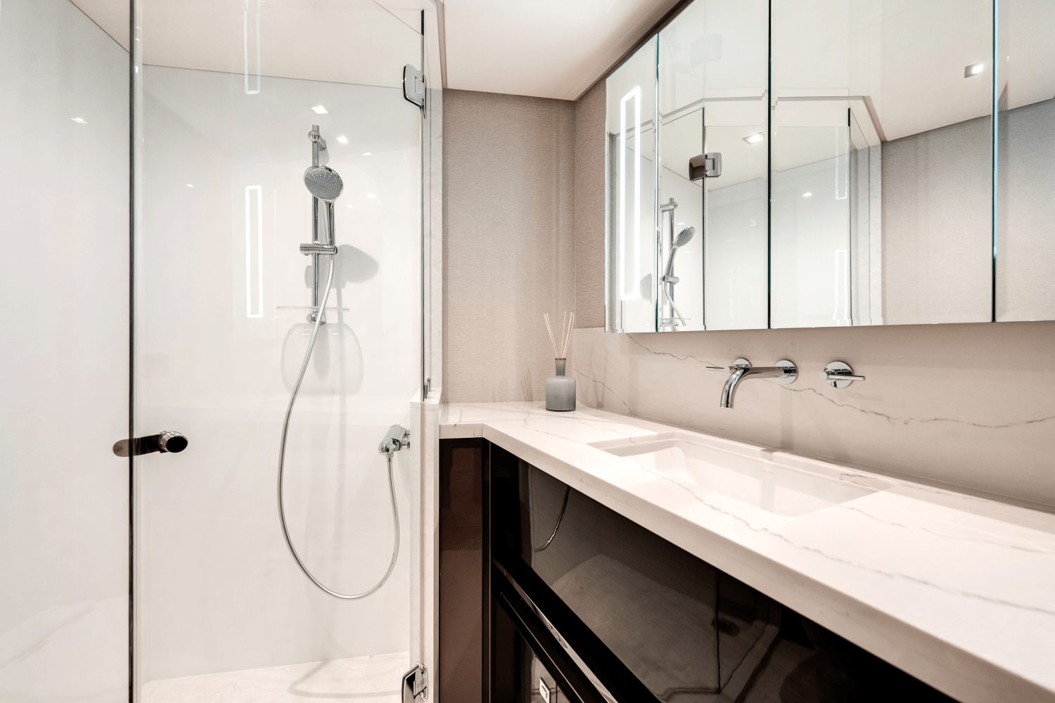 Slide: The Image of Ocean Alexander 28 Explorer 2023 - 45