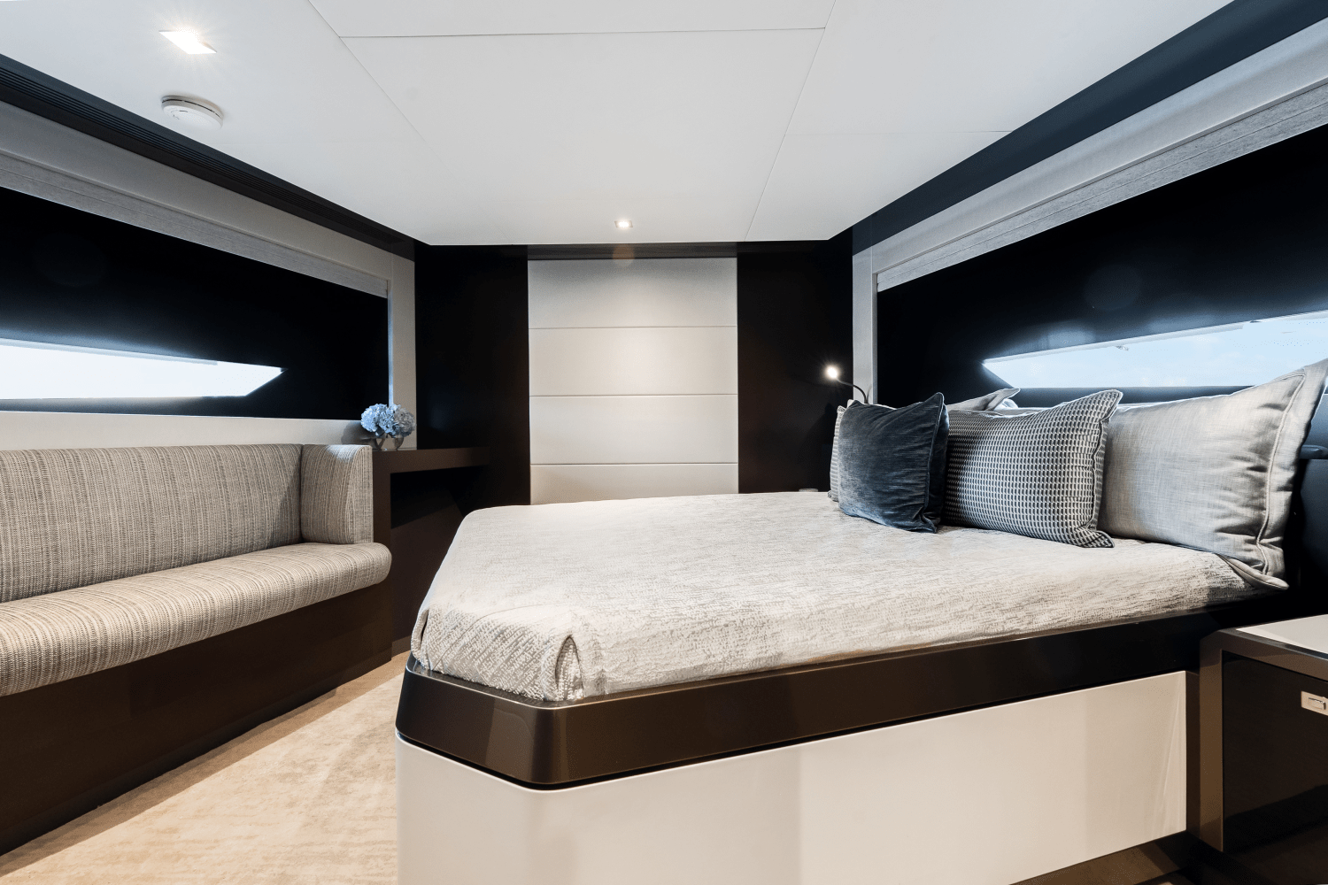 Slide: The Image of Ocean Alexander 28 Explorer 2023 - 47