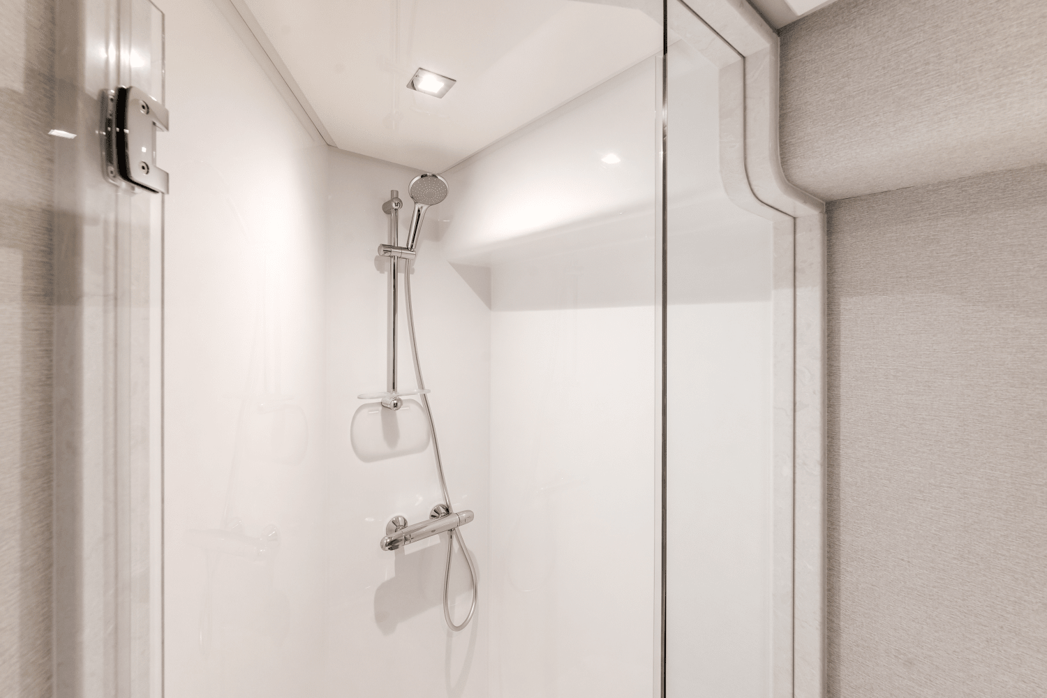 Slide: The Image of Ocean Alexander 28 Explorer 2023 - 50