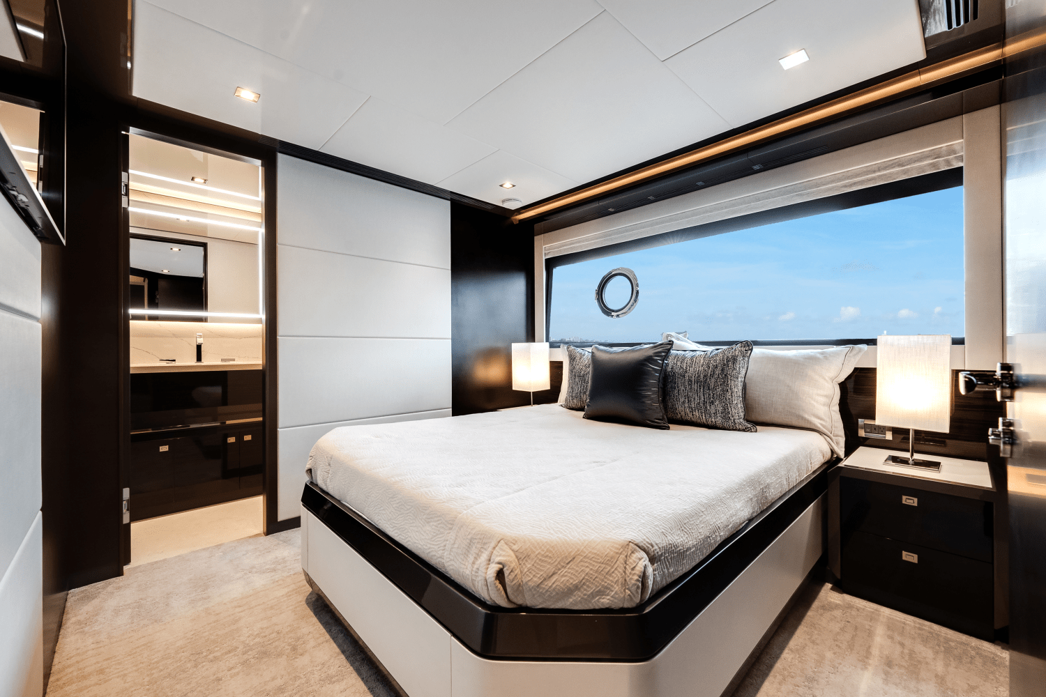 Slide: The Image of Ocean Alexander 28 Explorer 2023 - 55