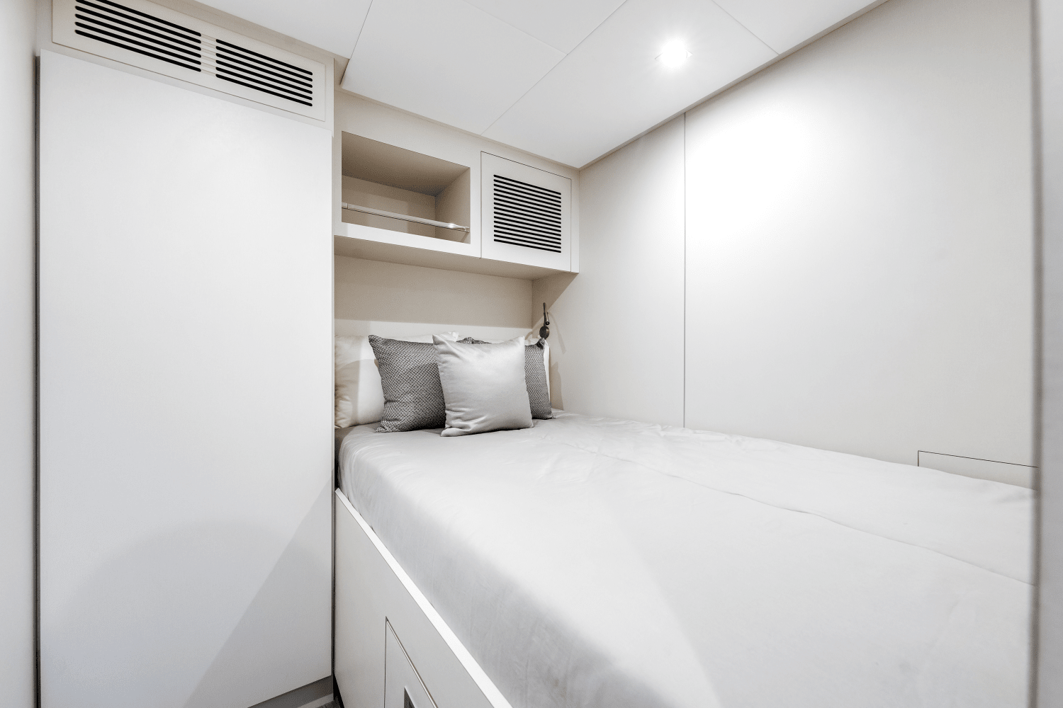 Slide: The Image of Ocean Alexander 28 Explorer 2023 - 63