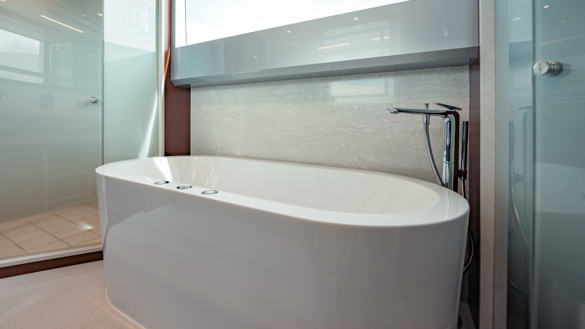 Slide: The Image of 2021 Ocean Alexander 28R - 5511765