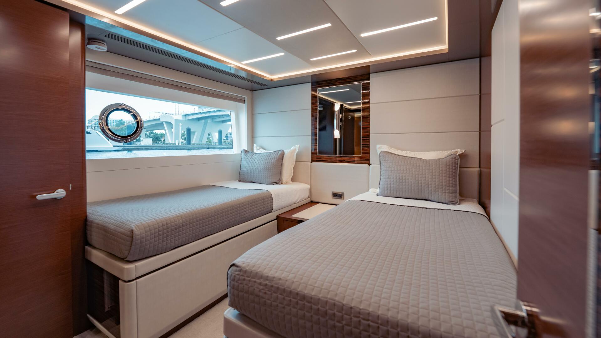 Slide: The Image of Ocean Alexander 28R 2021 - 5511848