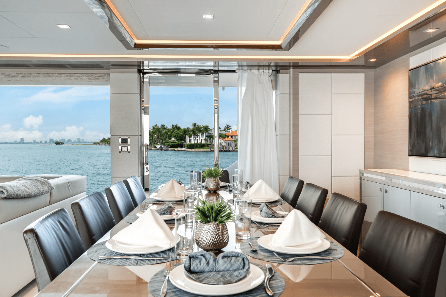 Slide: The Image of Ocean Alexander 30R 2024 - 16