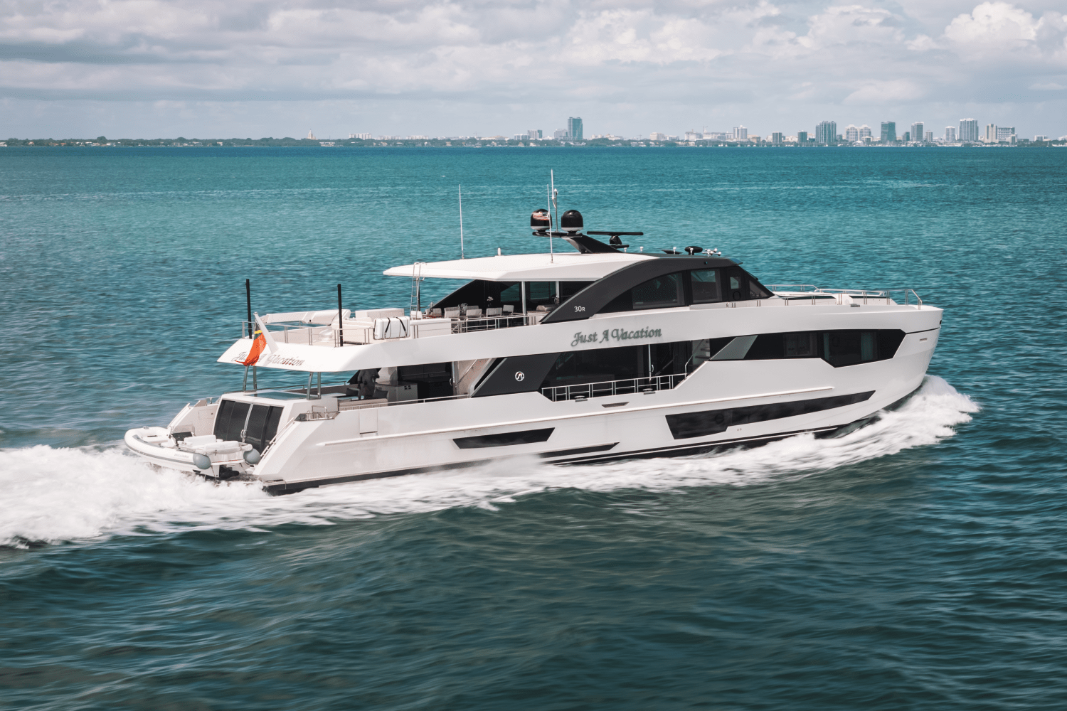 Slide: The Image of Ocean Alexander 30R 2024 - 2