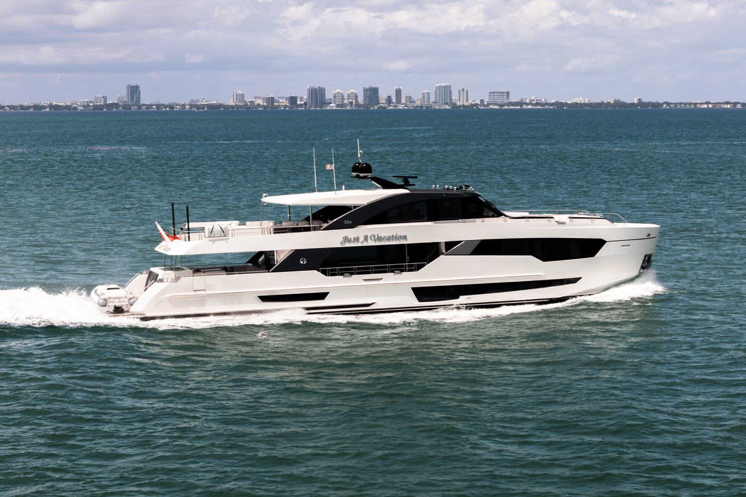 Slide: The Image of Ocean Alexander 30R 2024 - 3