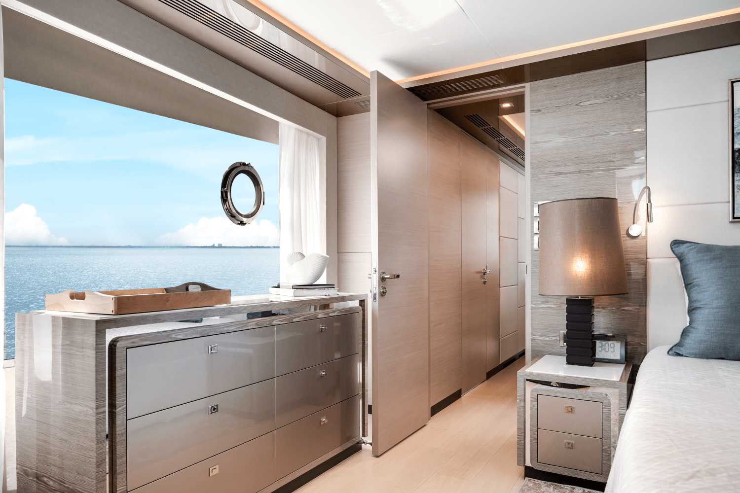 Slide: The Image of Ocean Alexander 30R 2024 - 39