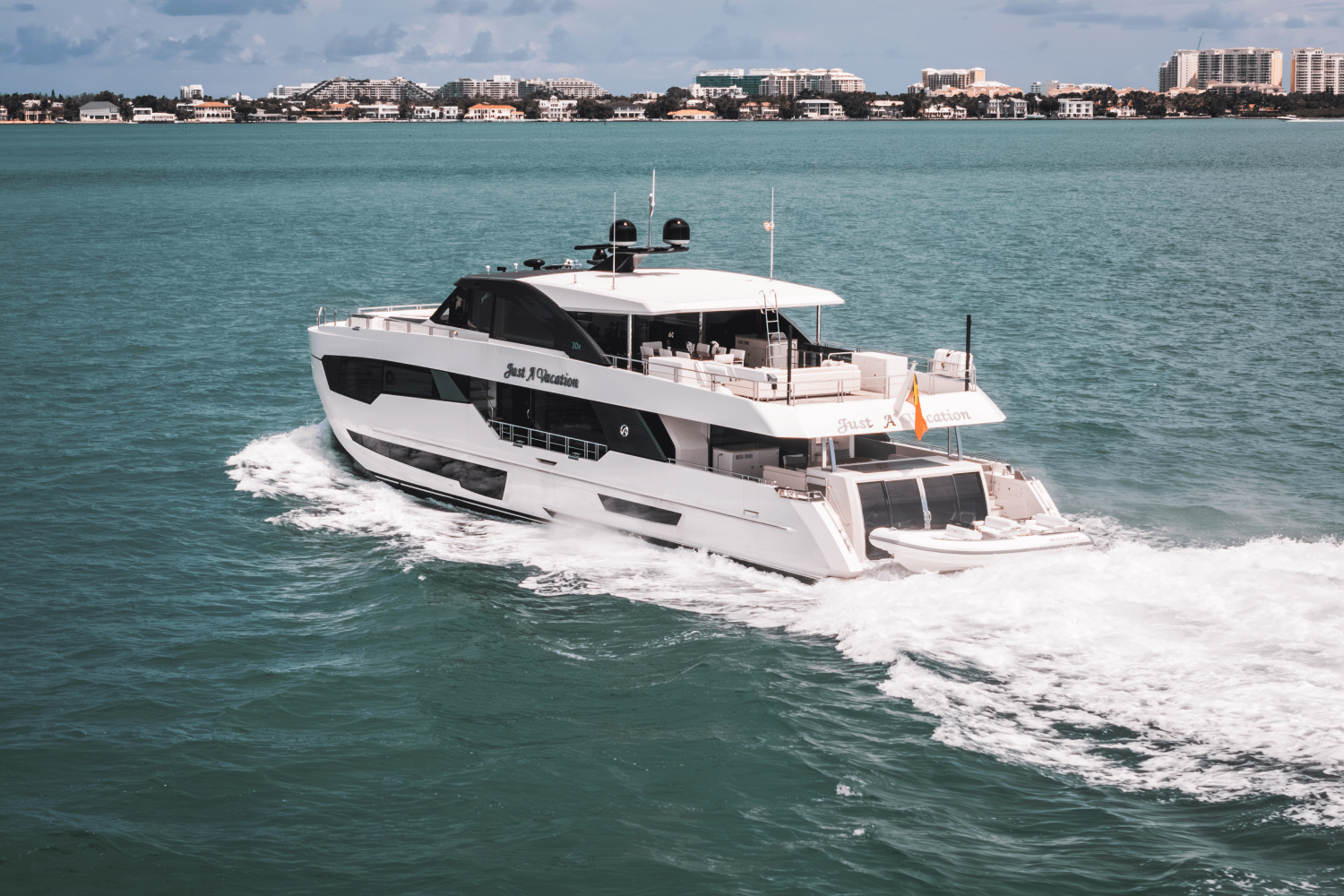 Slide: The Image of Ocean Alexander 30R 2024 - 4