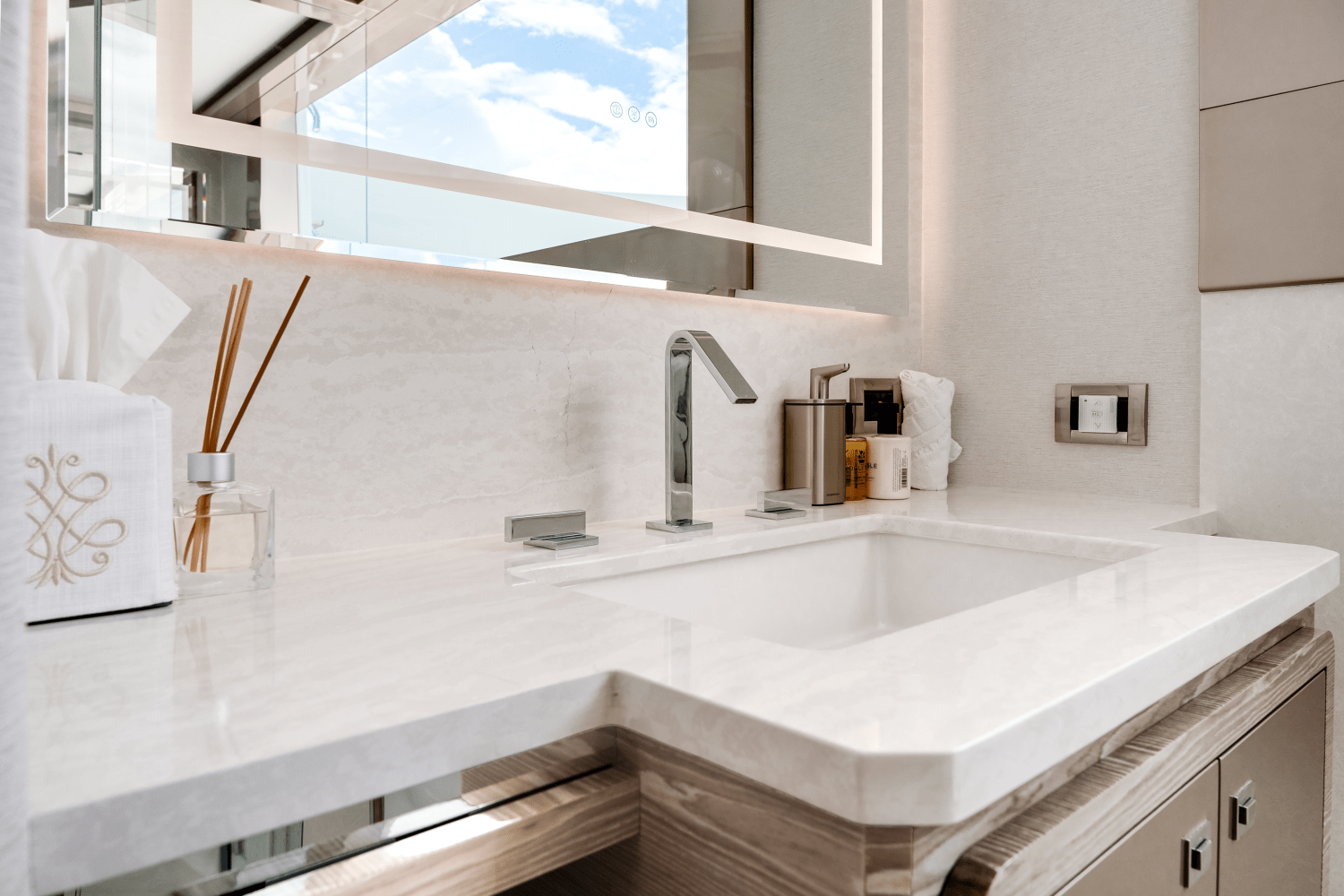 Slide: The Image of Ocean Alexander 30R 2024 - 42