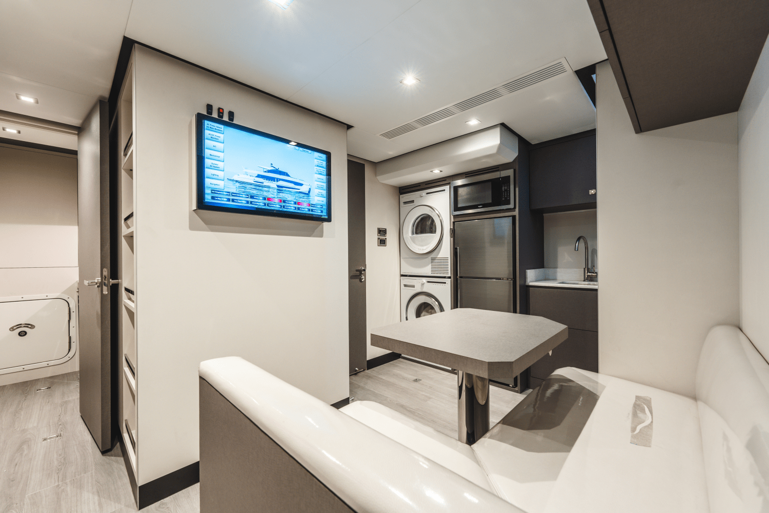 Slide: The Image of Ocean Alexander 30R 2024 - 86