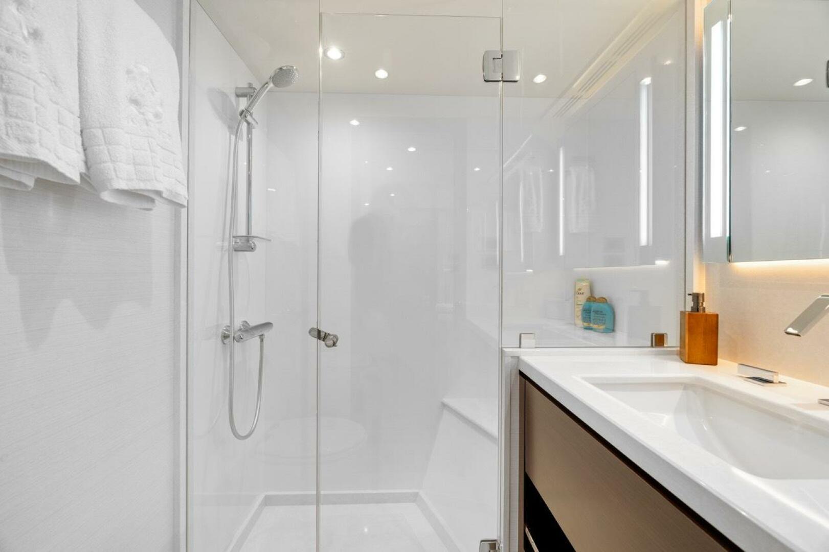 Slide: The Image of Ocean Alexander 106 Twin Dreams - Head 2022 Ocean Alexander 106 Twin Dreams - 4736204