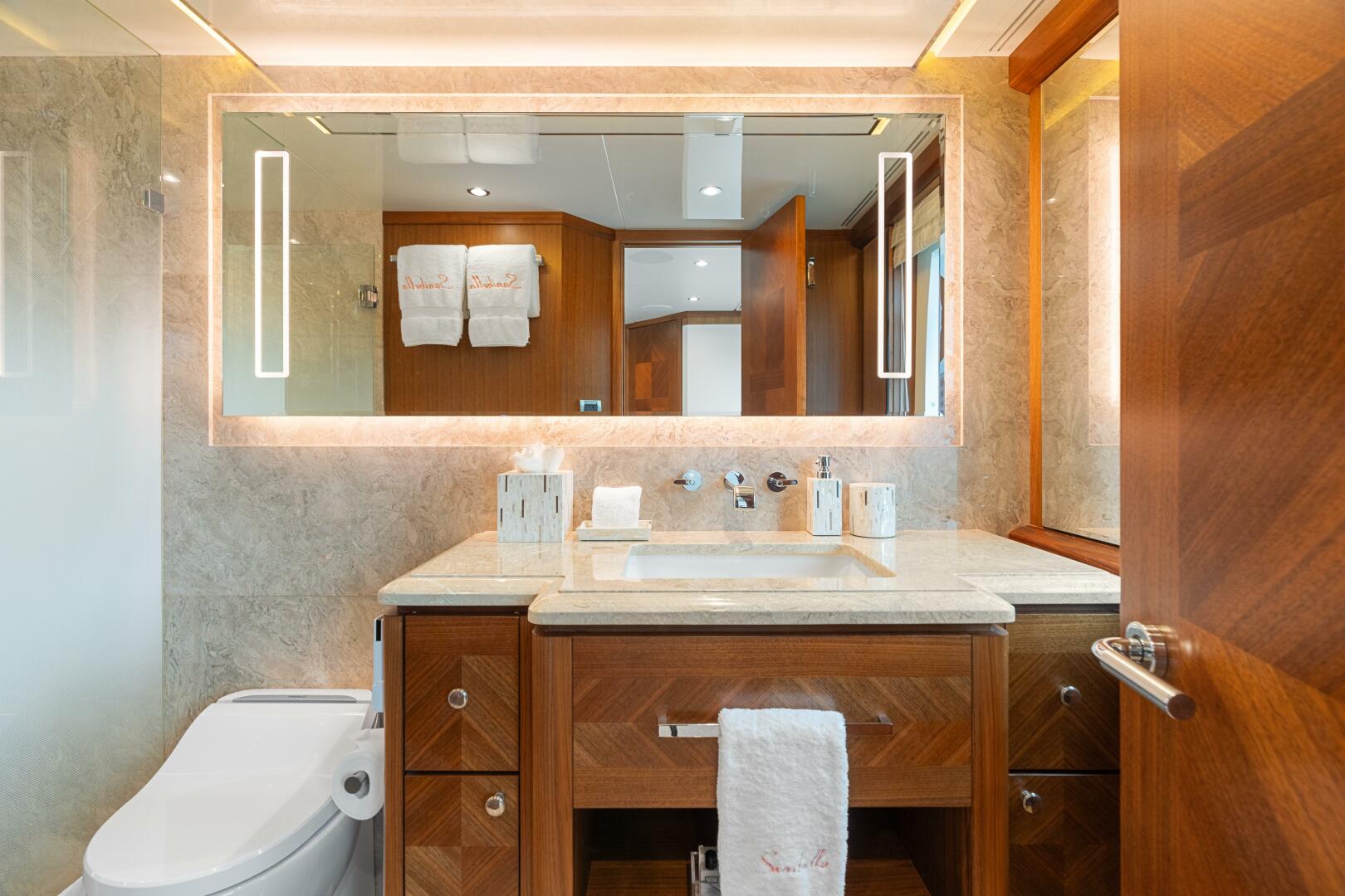 Slide: The Image of Ocean Alexander 88 Sanibella - Master Head 2019 Ocean Alexander 88 Sanibella - 5120615