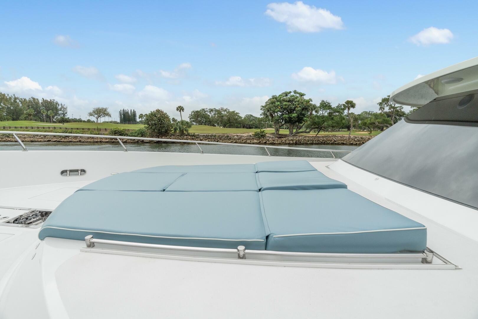 Slide: The Image of Ocean Alexander 88 Sanibella - Bow 2019 Ocean Alexander 88 Sanibella - 5120623