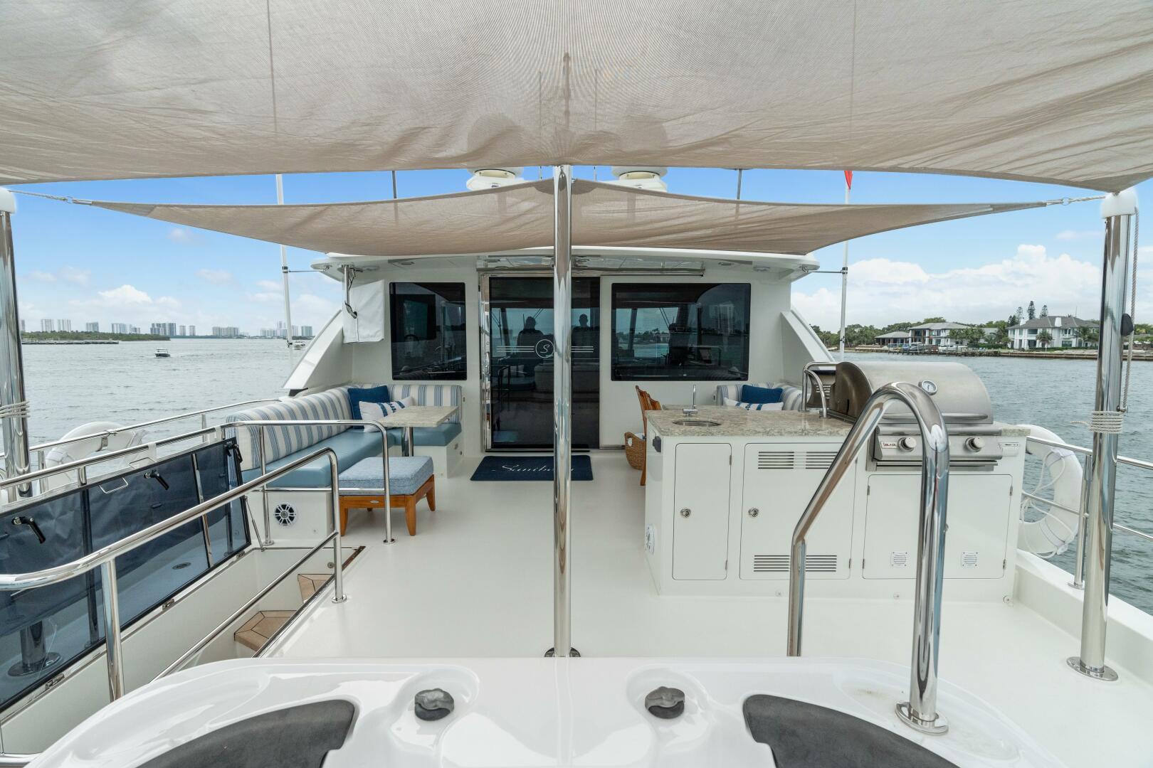 Slide: The Image of Ocean Alexander 88 Sanibella - Upper Deck 2019 Ocean Alexander 88 Sanibella - 5120634