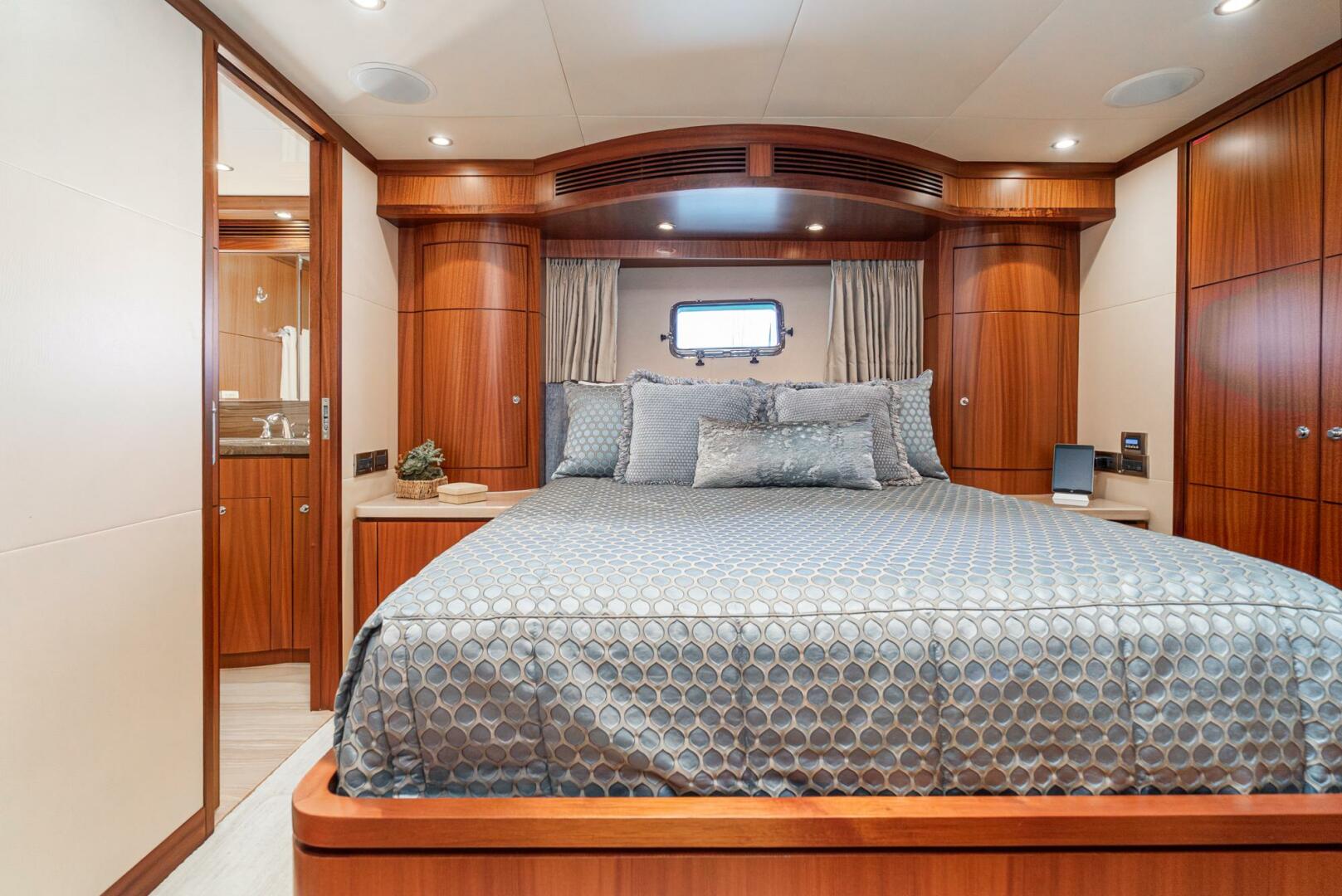 Slide: The Image of VIP Mid Cabin - 35