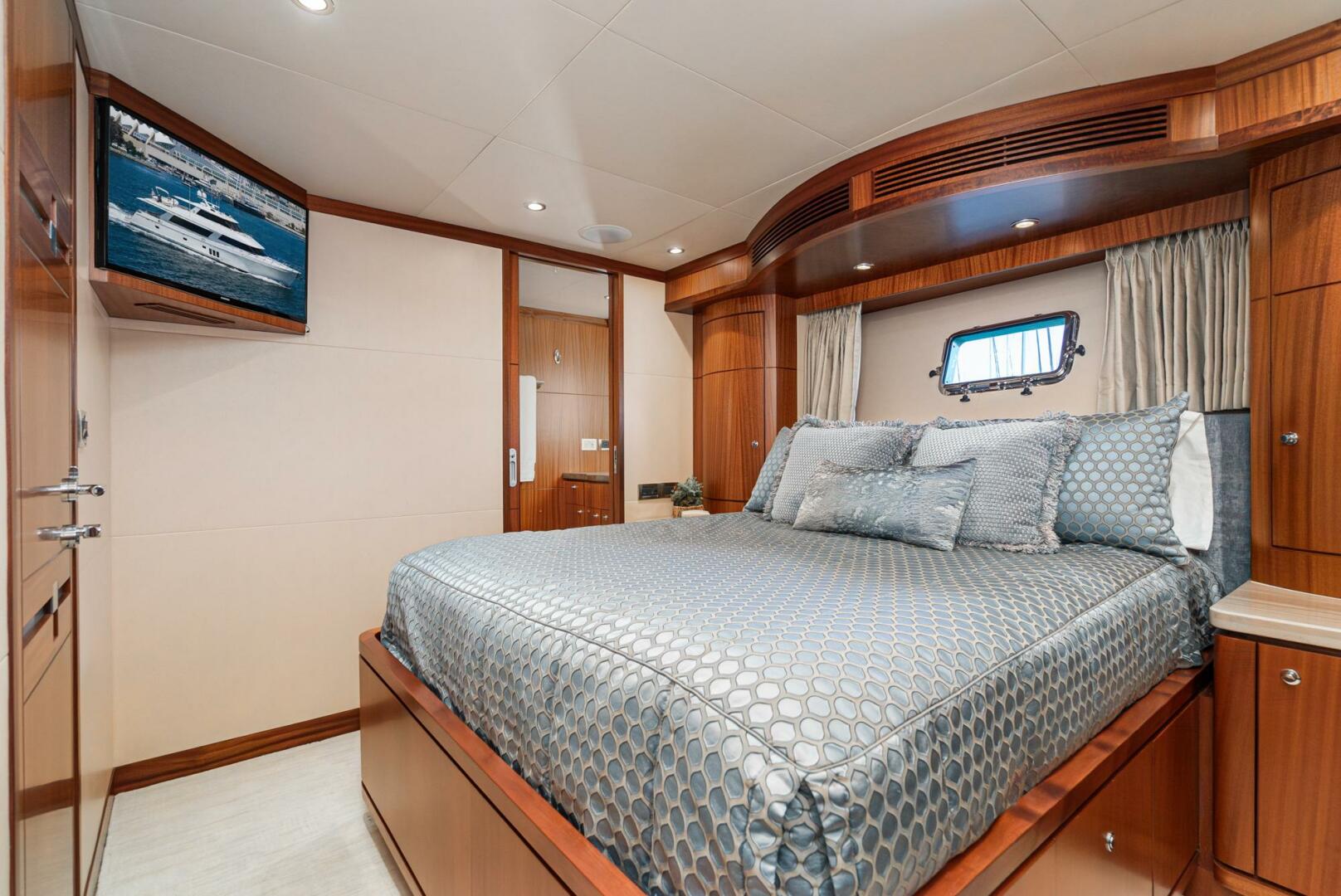 Slide: The Image of VIP Mid Cabin 2 - 36