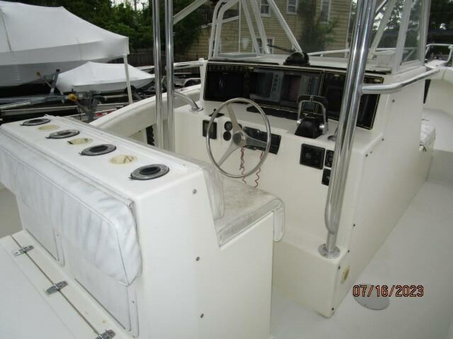 Slide: The Image of 31' Ocean Master helm1 - 3813871