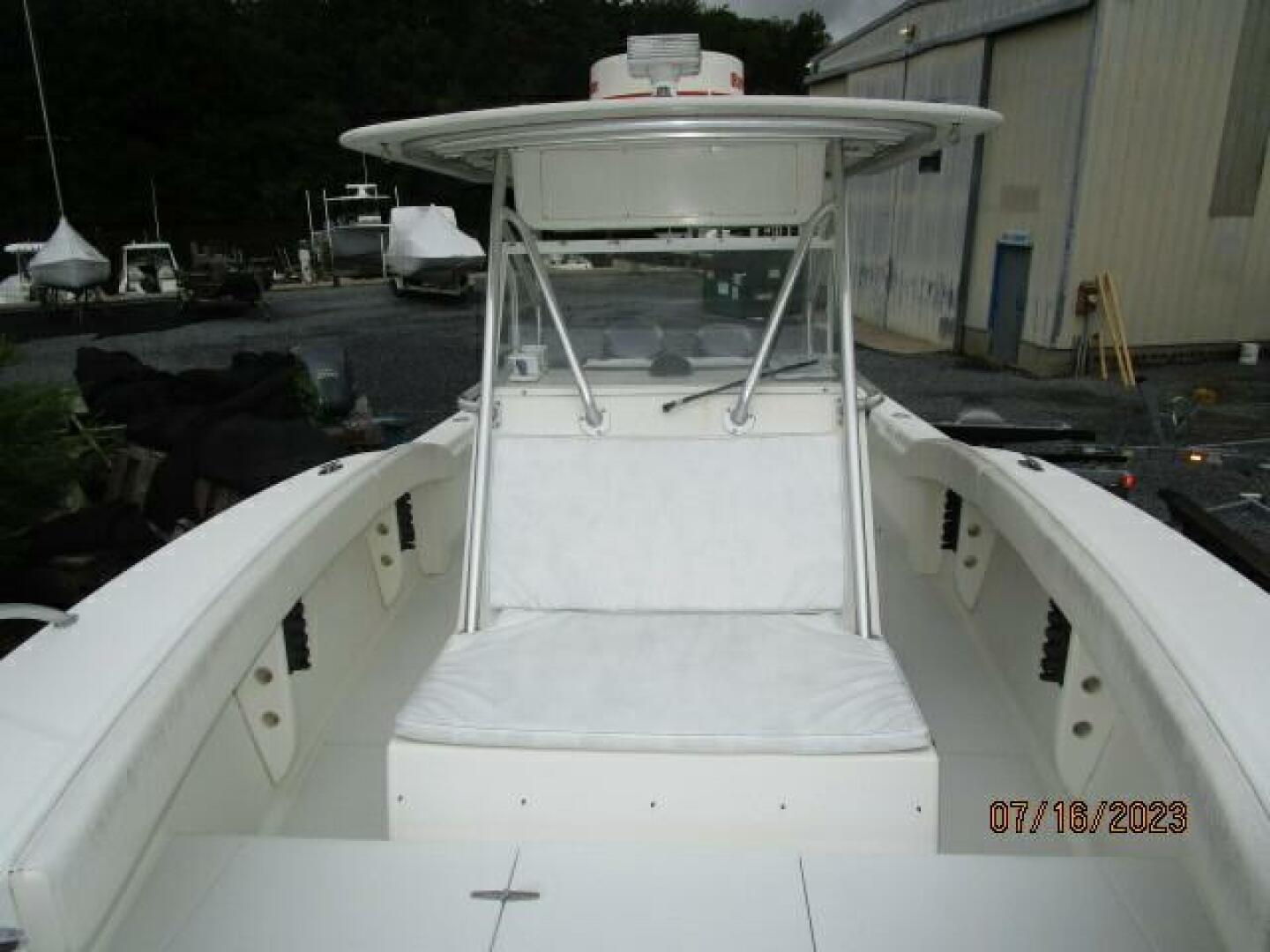Slide: The Image of 31' Ocean Master foredeck aft - 3813865
