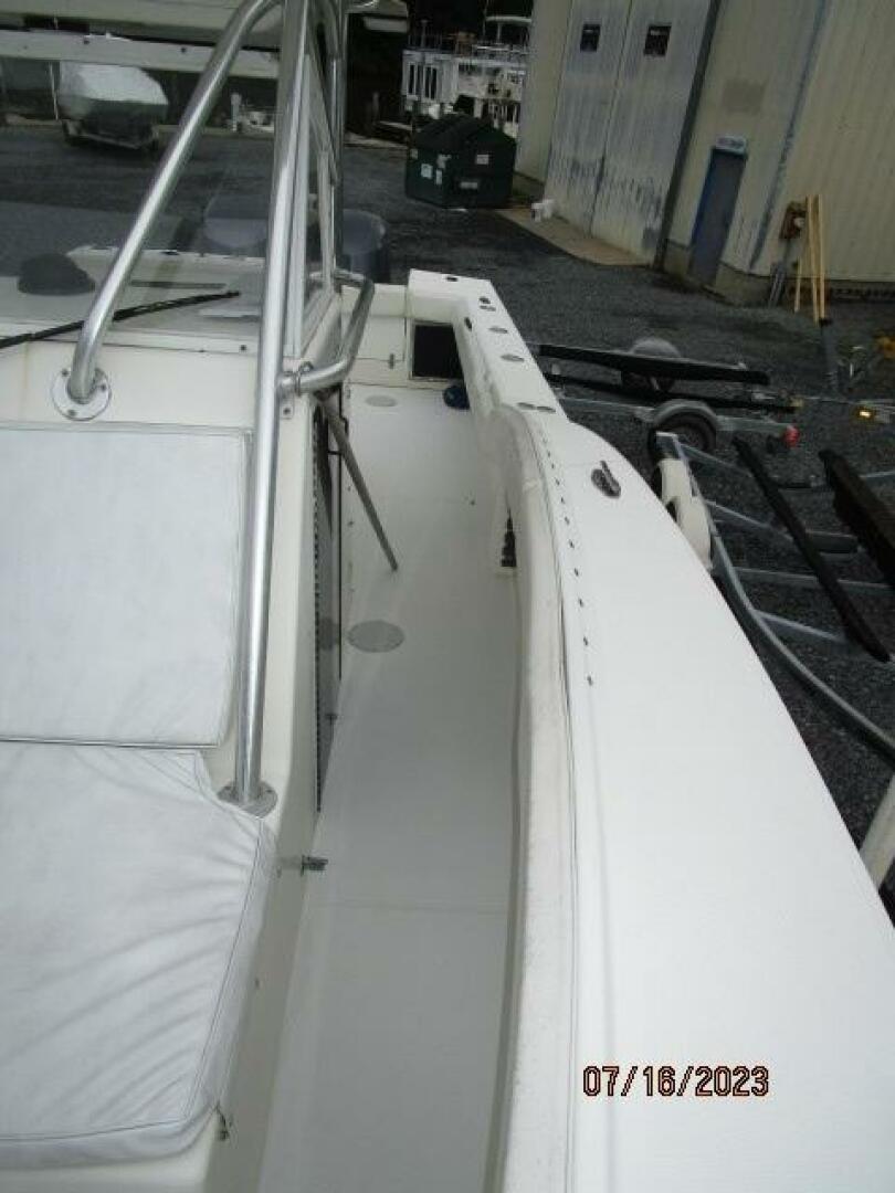 Slide: The Image of 31' Ocean Master port side deck - 3813878