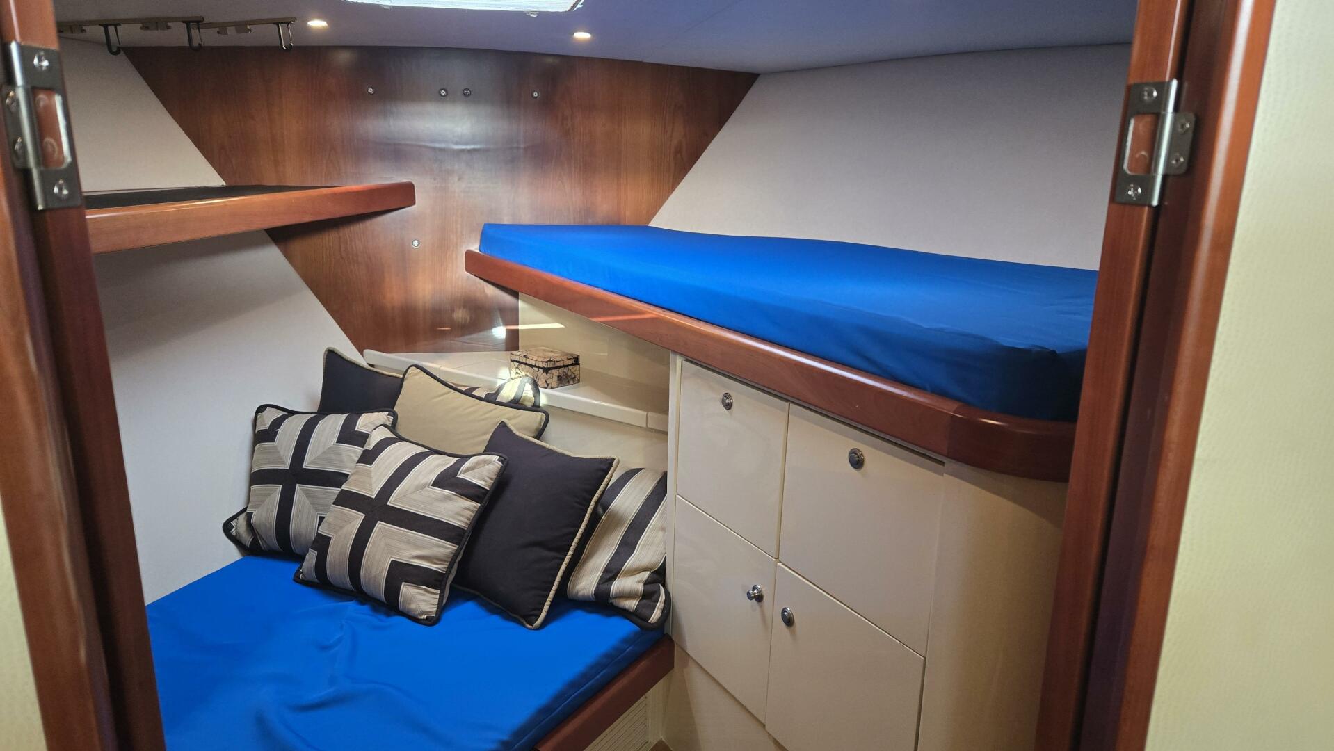 Slide: The Image of Ocean Yachts 37 Billfish 2008 - 4937490