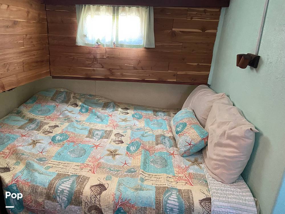 Slide: The Image of Captain's Quarters - 13946102