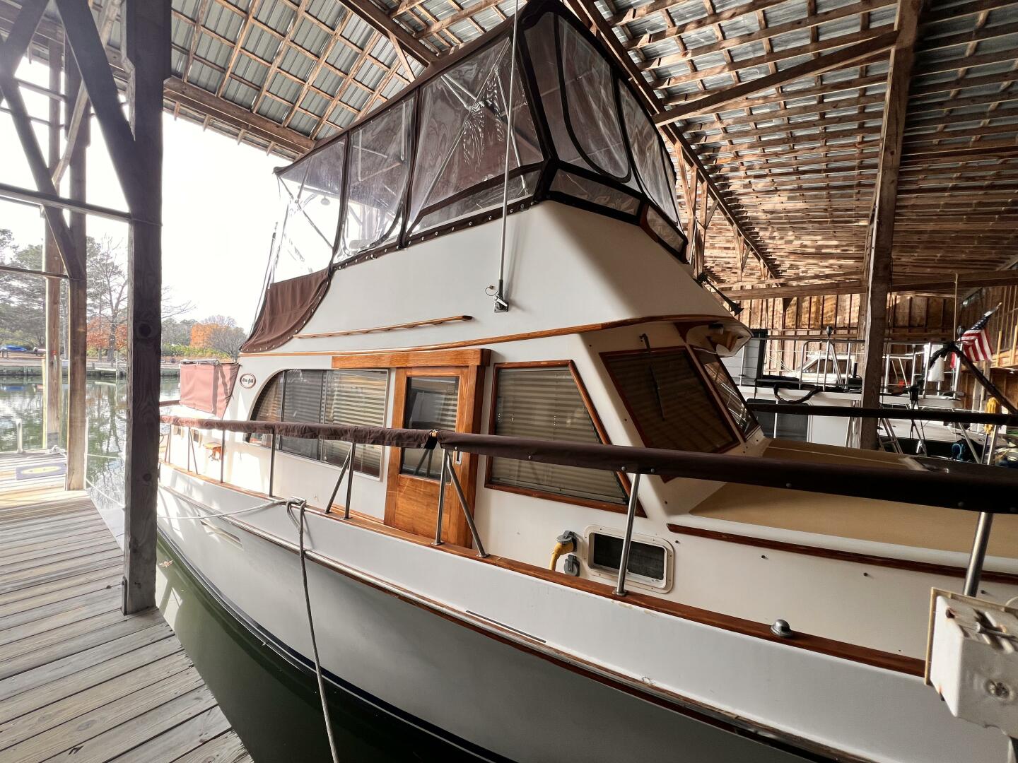 Slide: The Image of Ocean Yachts 40+2 Trawler 1979 - 5347038