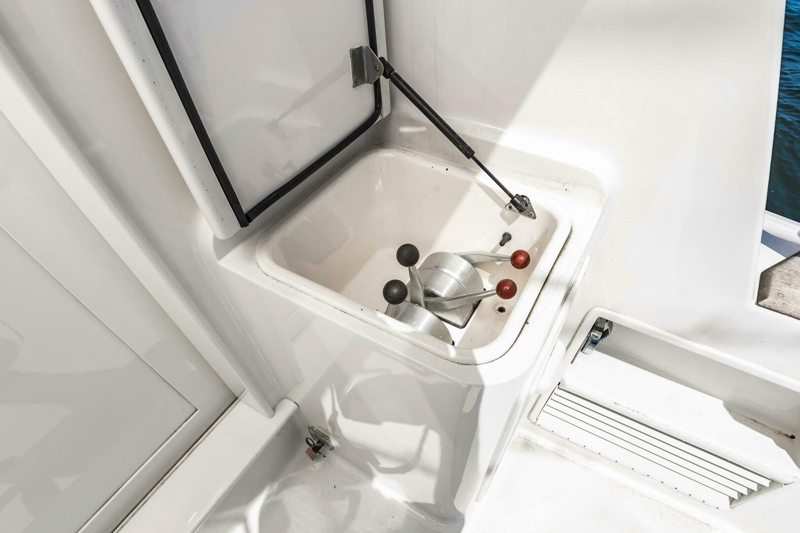 Slide: The Image of Ocean Yachts 48 Supersport 2000 - 5241389