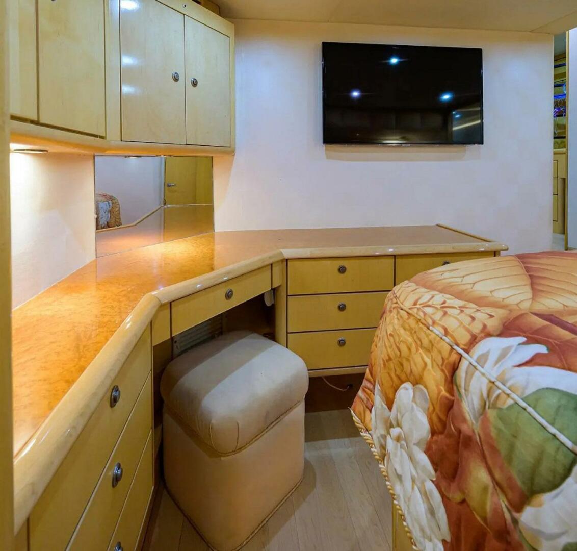 Slide: The Image of Ocean Yachts Enclosed Bridge Super Sport 2003 - 4672809