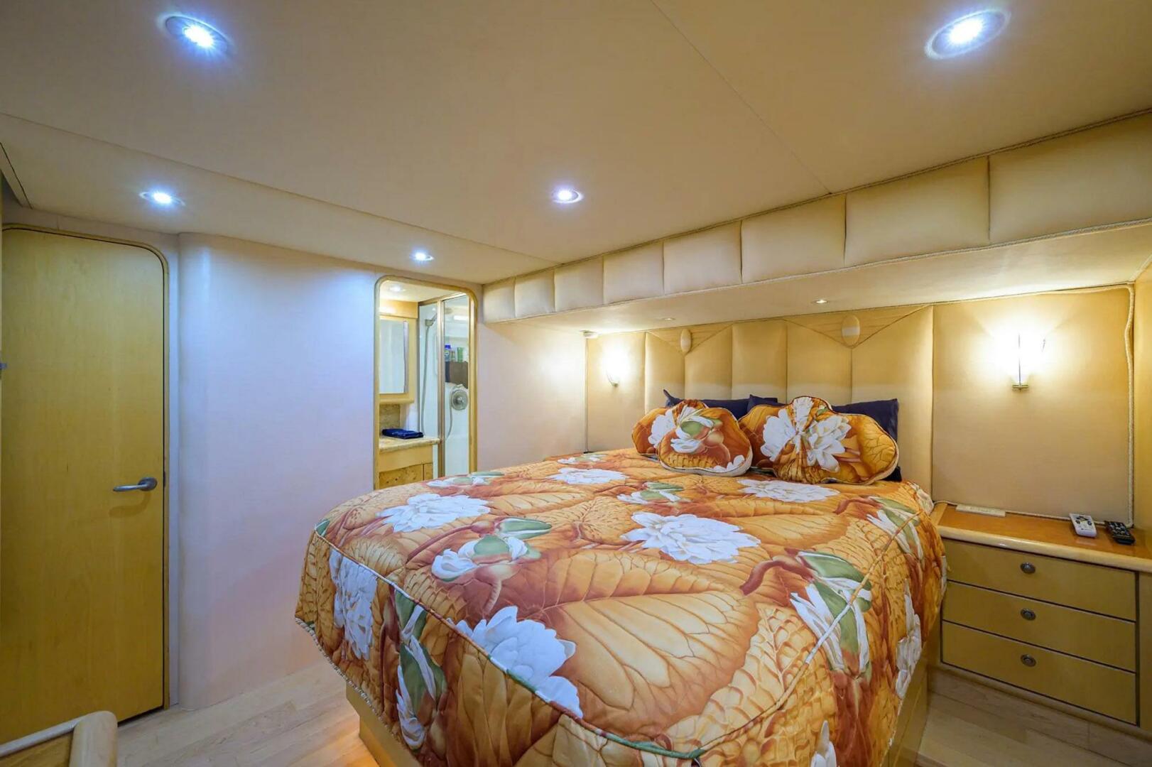 Slide: The Image of Ocean Yachts Enclosed Bridge Super Sport 2003 - 4672810
