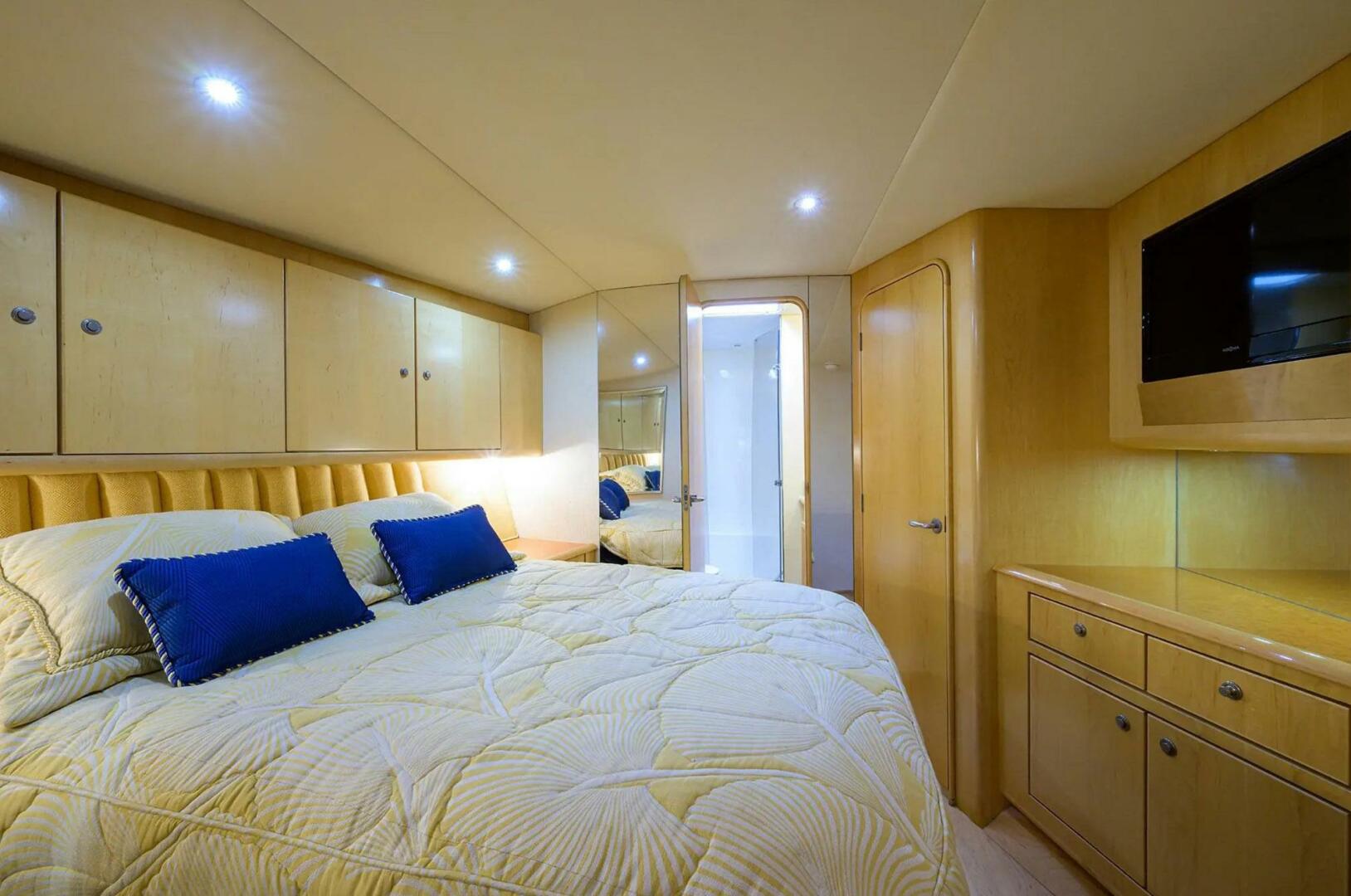 Slide: The Image of Ocean Yachts Enclosed Bridge Super Sport 2003 - 4672814