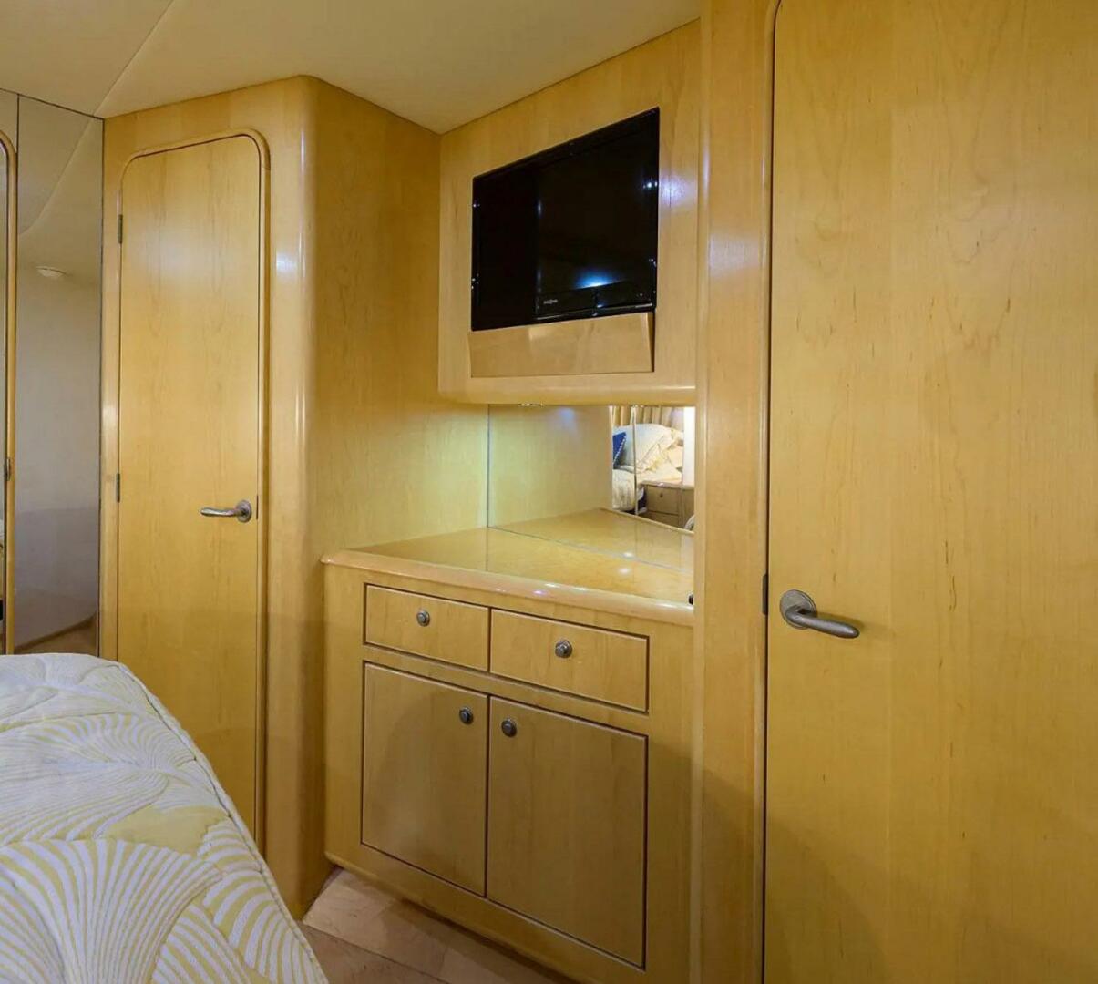 Slide: The Image of Ocean Yachts Enclosed Bridge Super Sport 2003 - 4672815