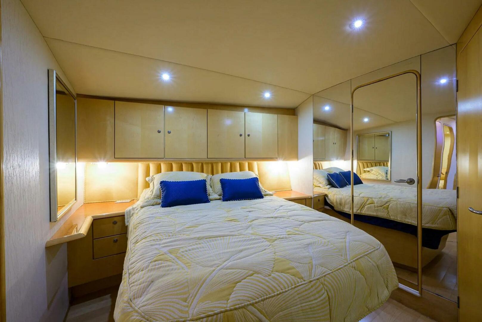 Slide: The Image of Ocean Yachts Enclosed Bridge Super Sport 2003 - 4672816
