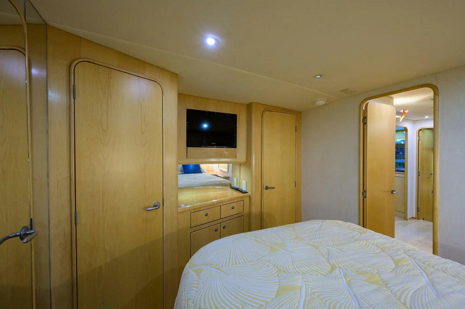 Slide: The Image of Ocean Yachts Enclosed Bridge Super Sport 2003 - 4672817