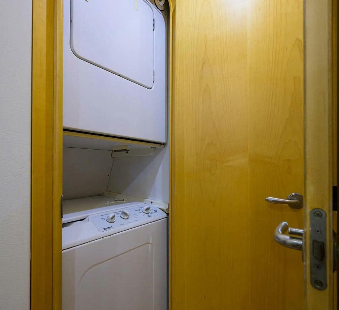 Slide: The Image of Ocean Yachts Enclosed Bridge Super Sport 2003 - 4672824