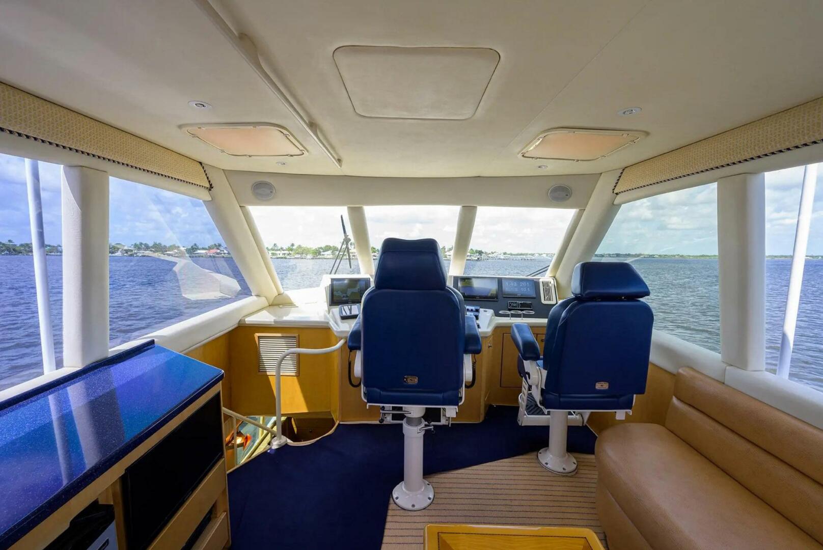 Slide: The Image of Ocean Yachts Enclosed Bridge Super Sport 2003 - 4672828
