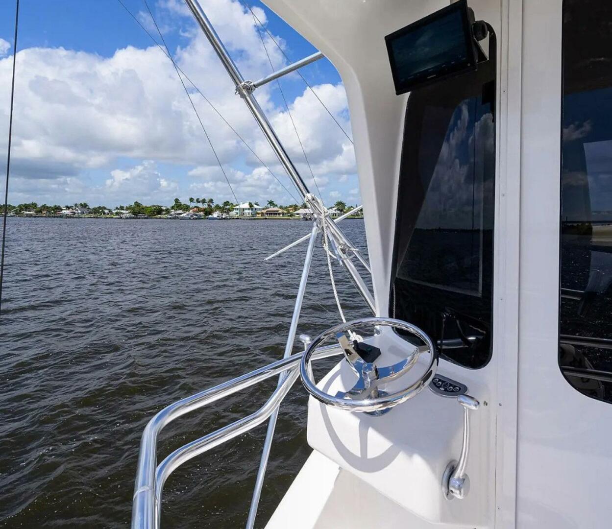 Slide: The Image of Ocean Yachts Enclosed Bridge Super Sport 2003 - 4672833