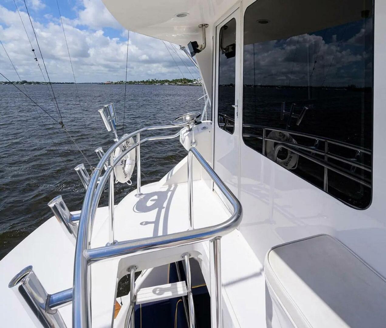 Slide: The Image of Ocean Yachts Enclosed Bridge Super Sport 2003 - 4672834