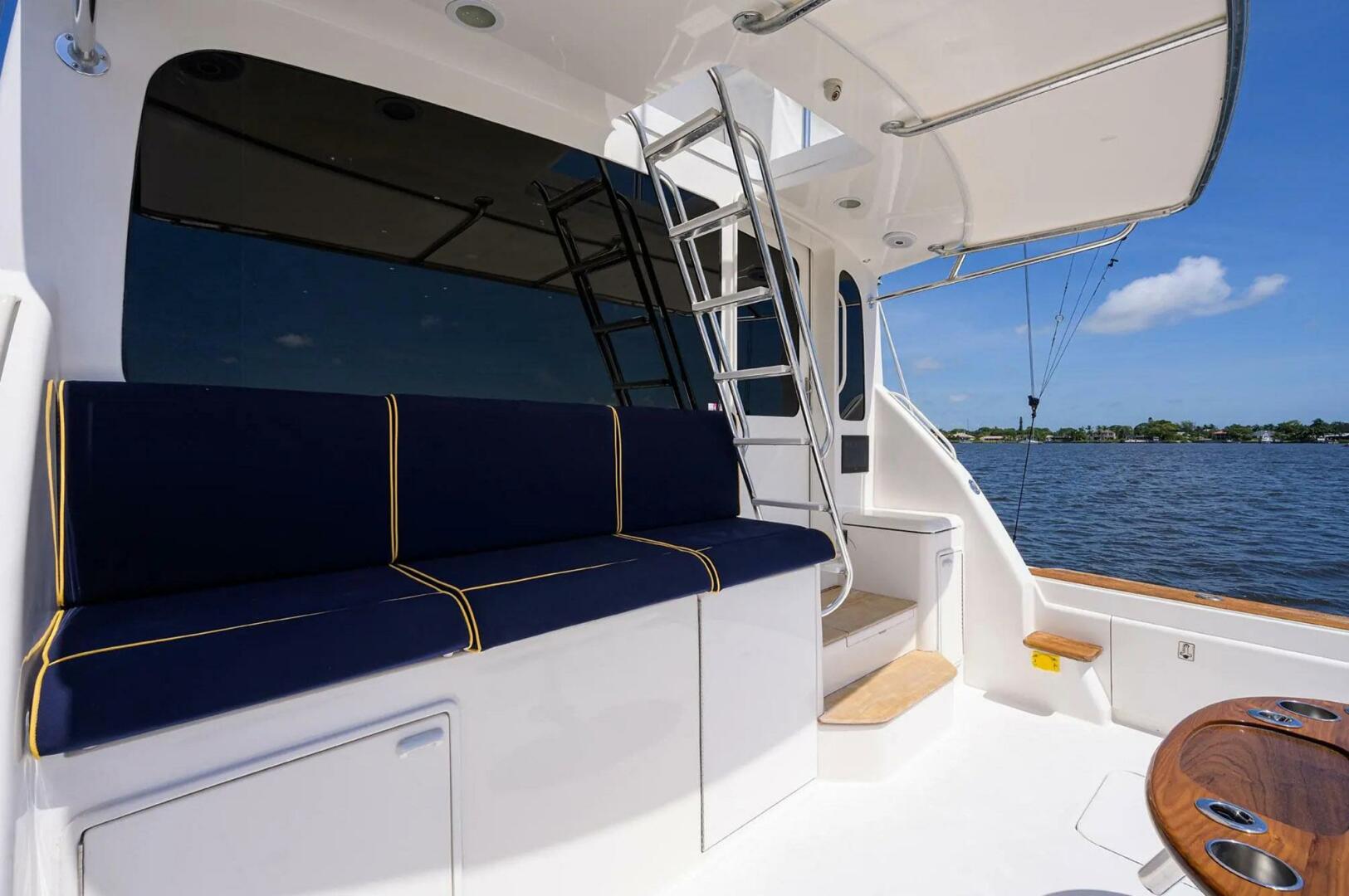 Slide: The Image of Ocean Yachts Enclosed Bridge Super Sport 2003 - 4672840