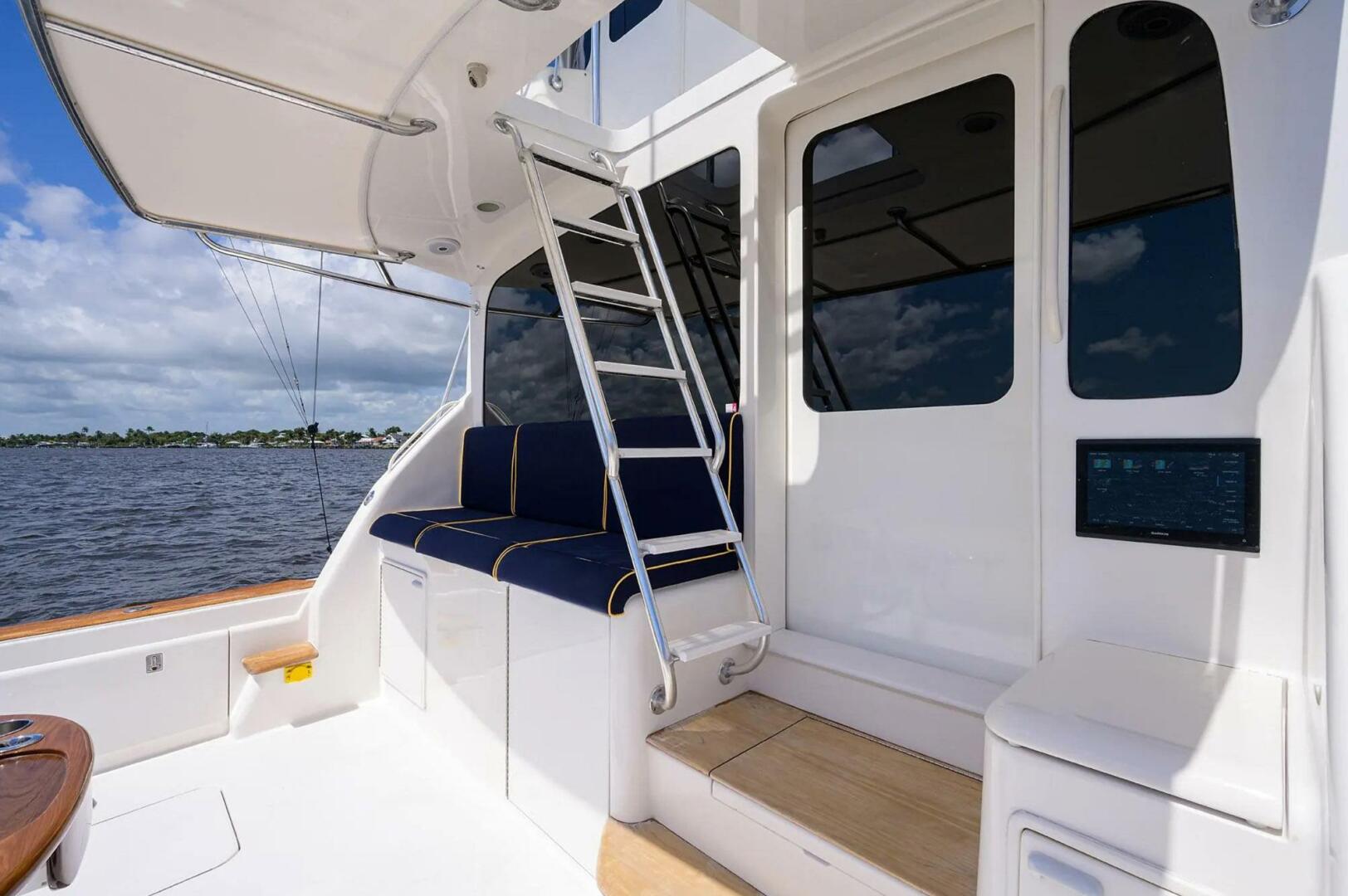 Slide: The Image of Ocean Yachts Enclosed Bridge Super Sport 2003 - 4672843