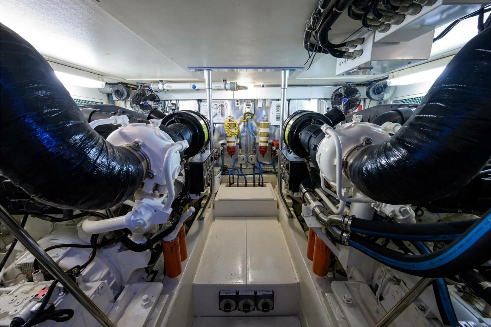 Slide: The Image of Ocean Yachts Enclosed Bridge Super Sport 2003 - 4672847