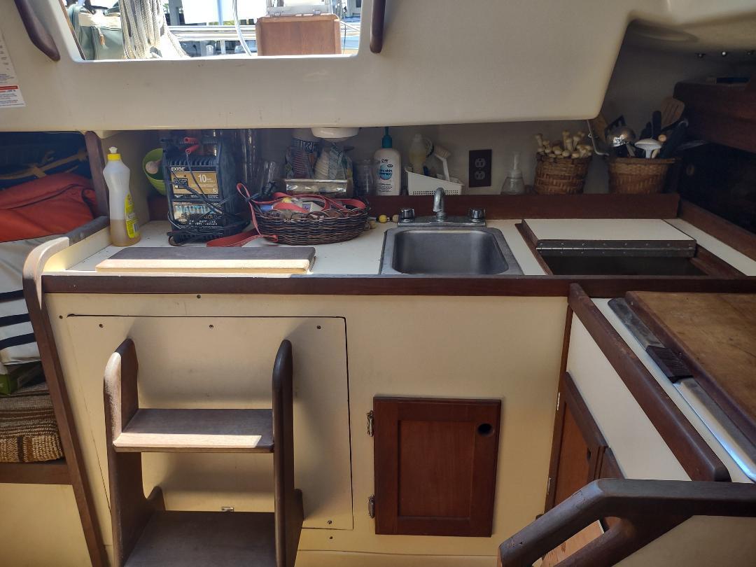 Slide: The Image of O'Day Sloop 1979 - 10