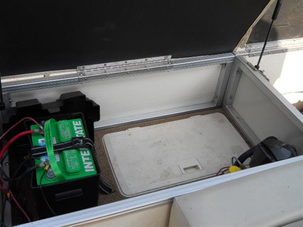Slide: The Image of Battery compartment of a 2004 Odyssey Millennium 2502M boat. - 10