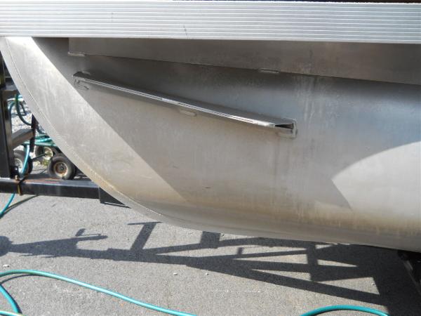 Slide: The Image of Close-up of 2004 Odyssey Millennium 2502M pontoon boat hull. - 16