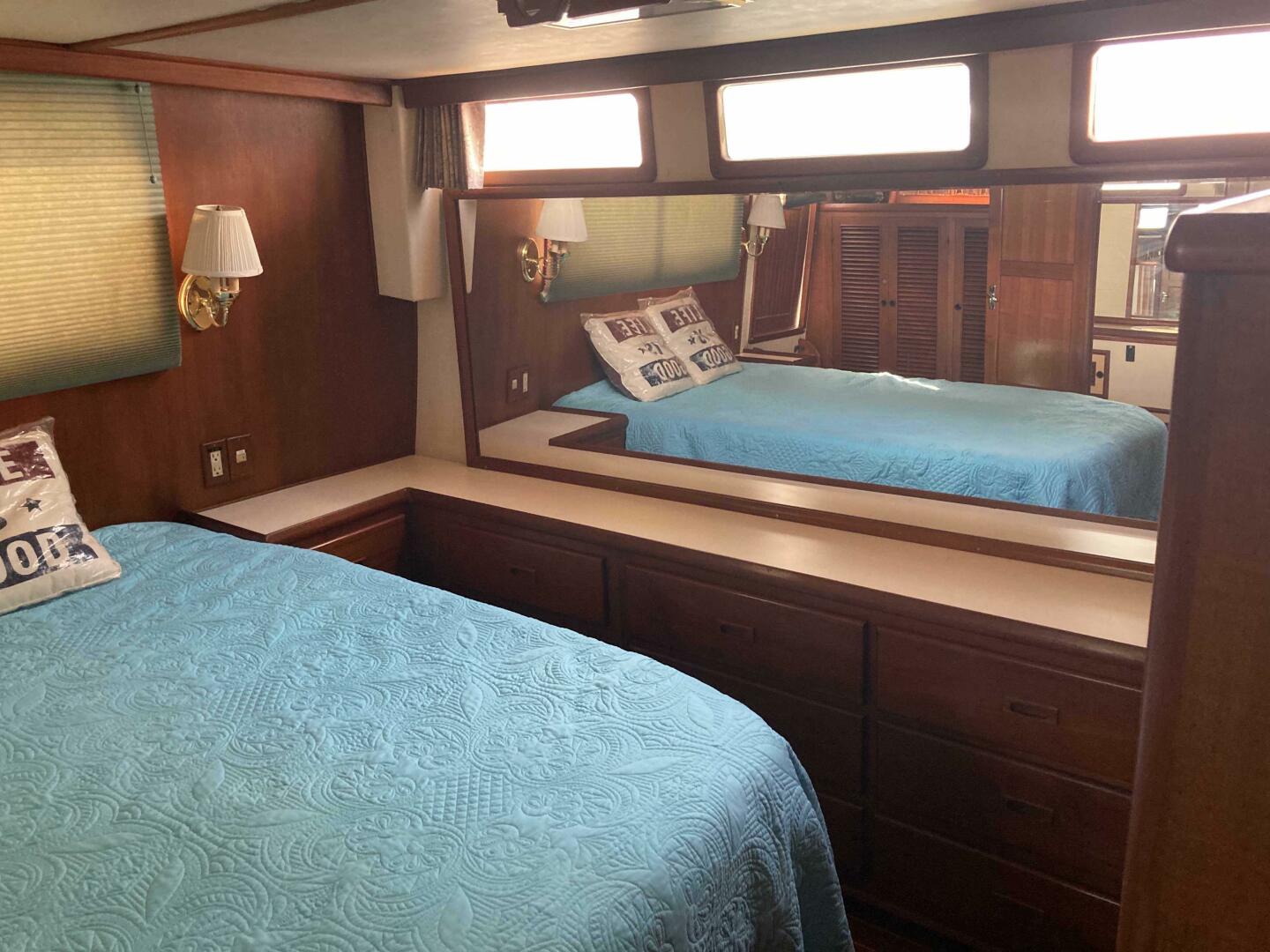 Slide: The Image of Offshore Yachts CPMY 1987 - 5095488