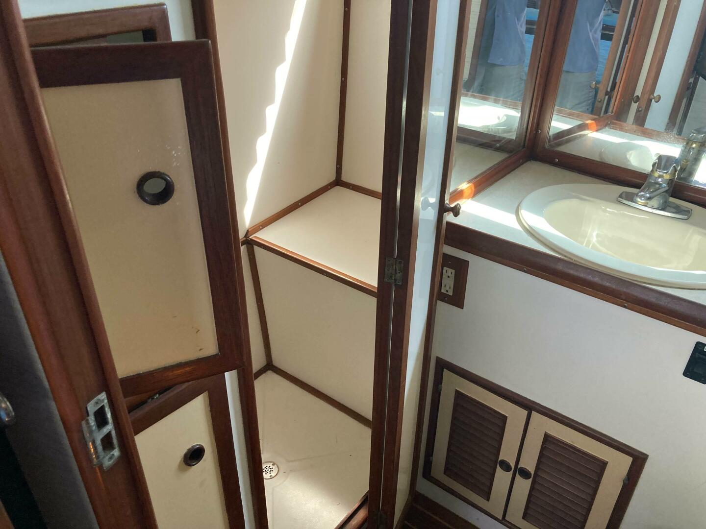 Slide: The Image of Offshore Yachts CPMY 1987 - 5095486
