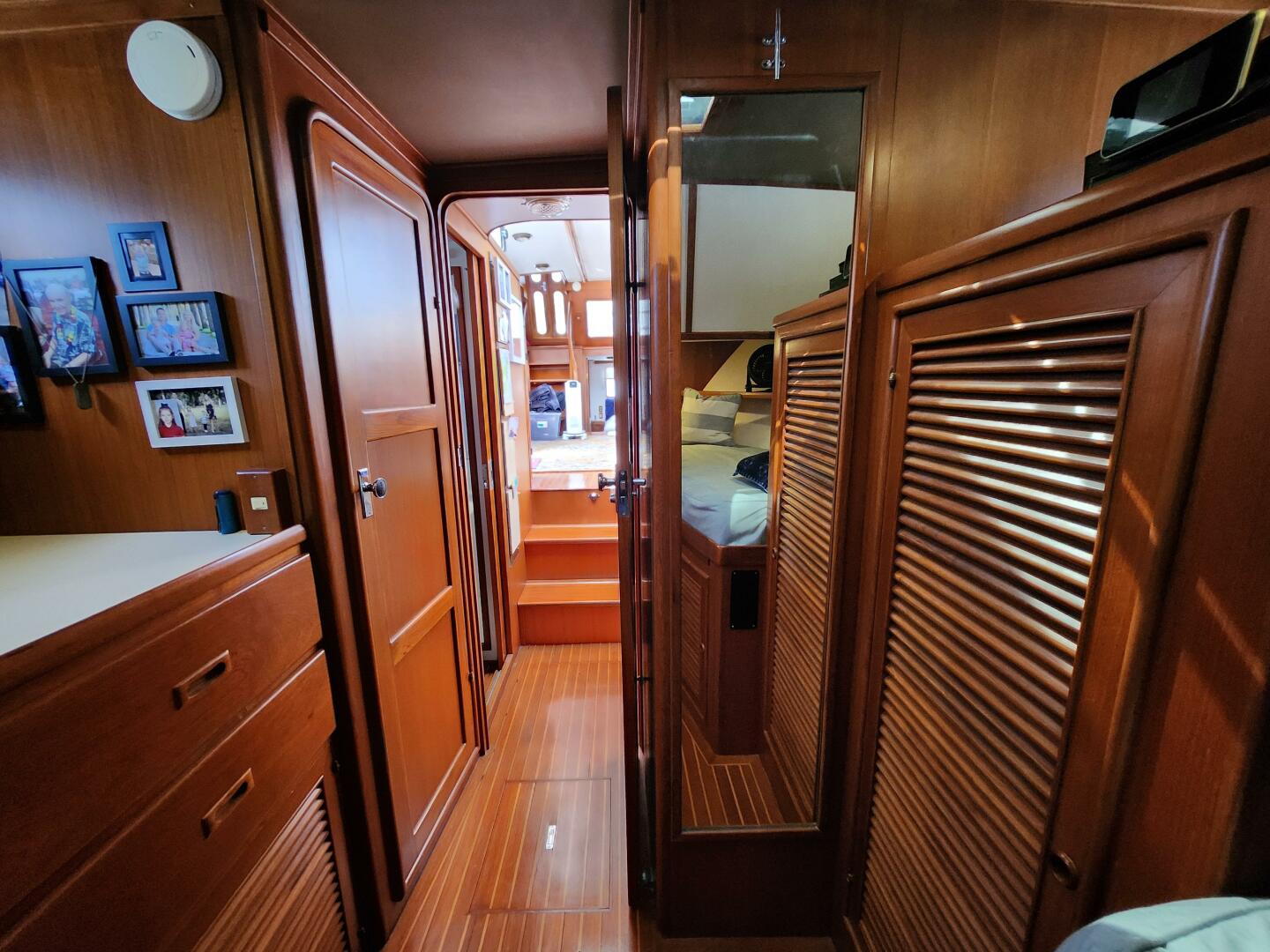 Slide: The Image of Offshore Yachts Yachtfisher 1989 - 4204572