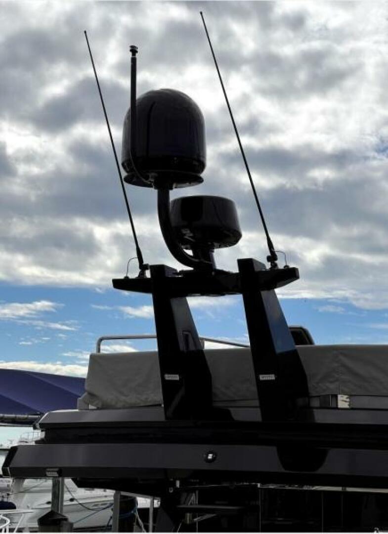 Slide: The Image of Okean 50X - Quixotic - Radar SAT-TV Mast 2020 Okean 50X Flybridge - Quixotic - 4890581