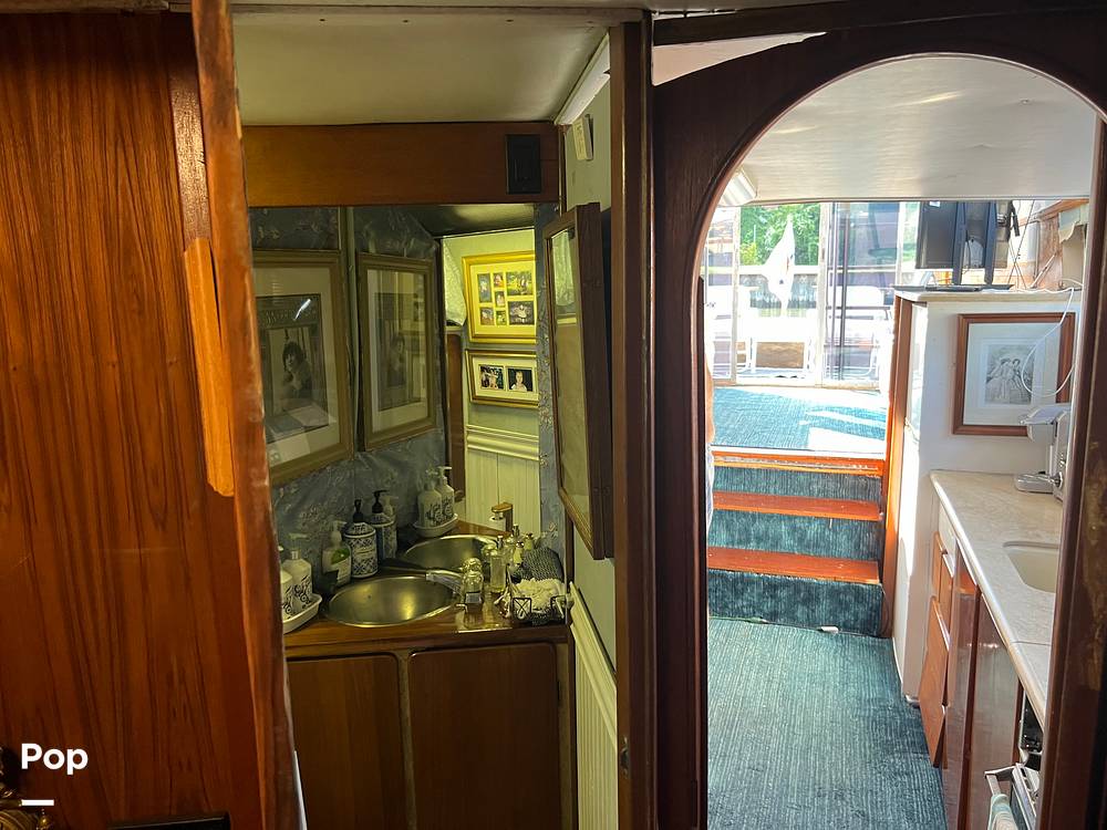 Slide: The Image of Door To Head Bow Cabin - 14669115