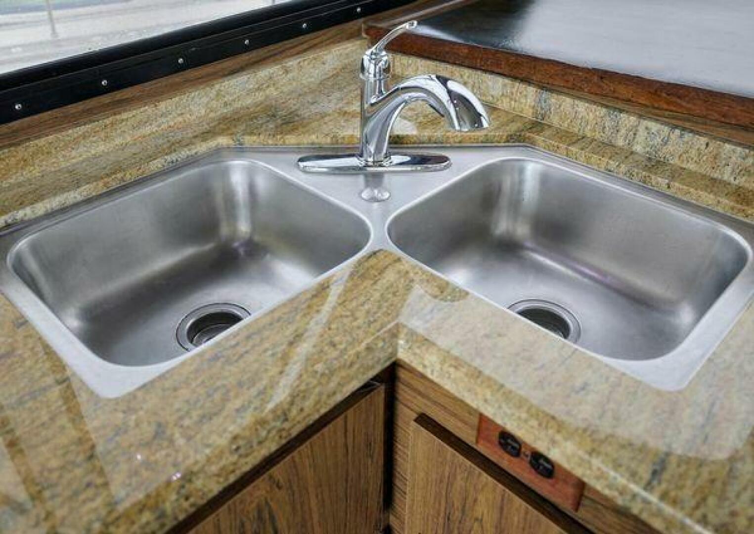 Slide: The Image of Pacifica 41 Sportfisher 1980 - 5296172