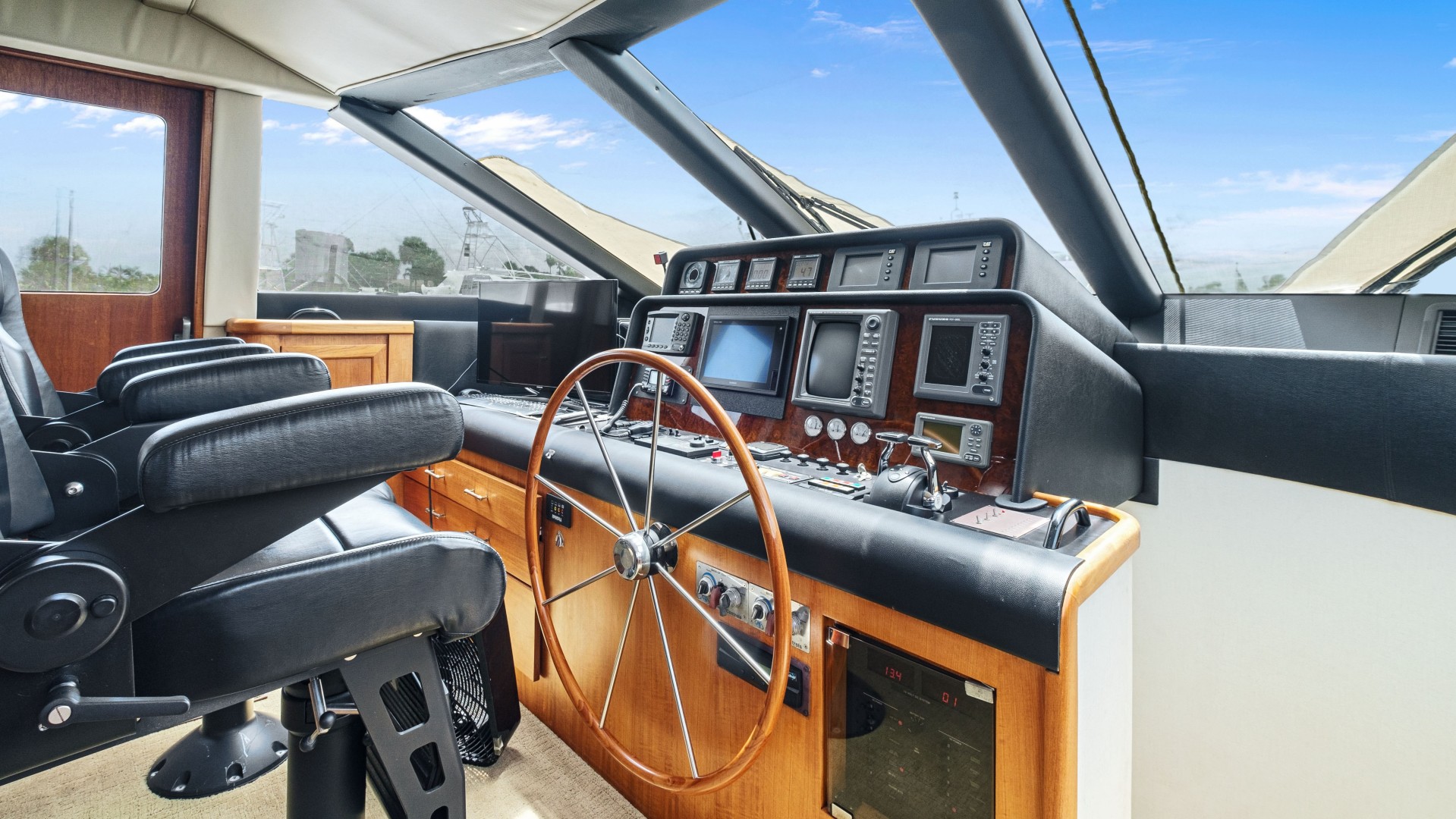 Slide: The Image of Pacific Mariner 65 Motoryacht 2000 - 1746469